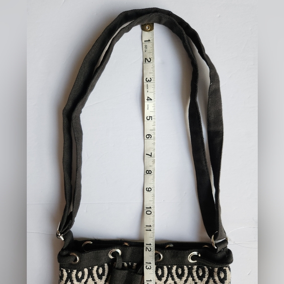 Drawstring Tassel Bag from Buckhead Betties Durry Black / Cream DDB-04025 NWT - Picture 10 of 11